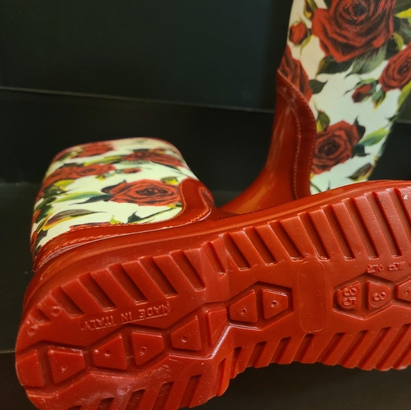 Dolce and Gabbana rainboots - Picture 2 of 4